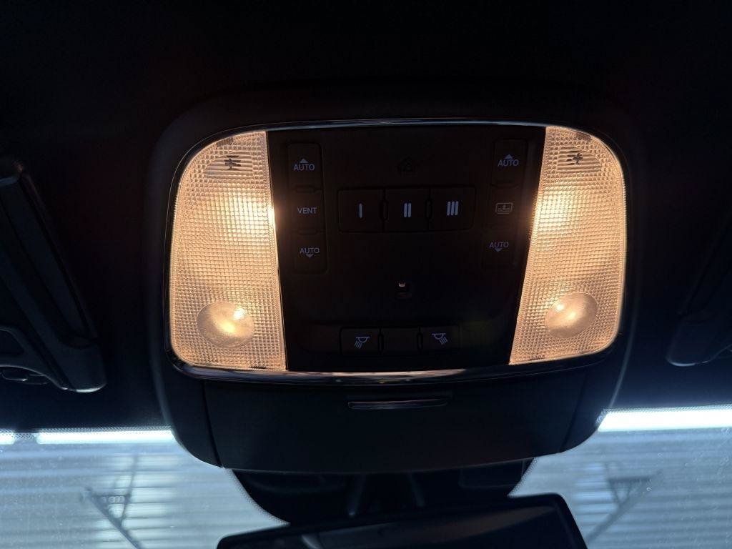Used 2014 Chrysler 300 C AWD/4WD image 21