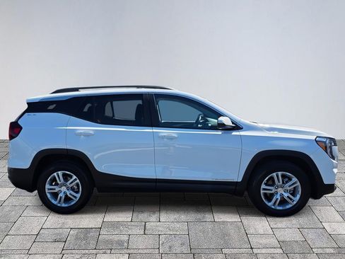 Used 2023 GMC Terrain SLE w/ Driver Convenience Package FWD image 8