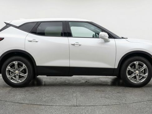 Used 2025 Chevrolet Blazer LT FWD image 11