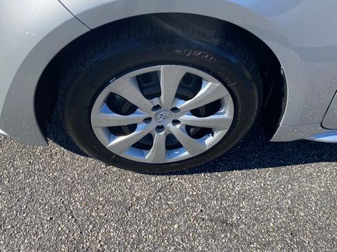 Used 2025 Toyota Corolla LE image 15