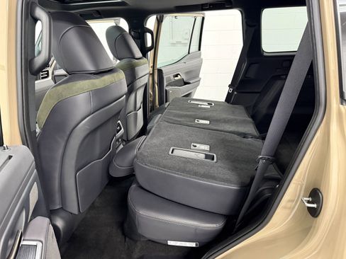 Used 2024 Lexus GX 550 AWD/4WD image 17