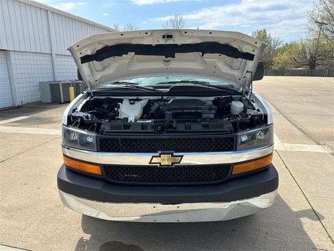 Used 2022 Chevrolet Express 2500 w/ Driver Convenience Package image 11