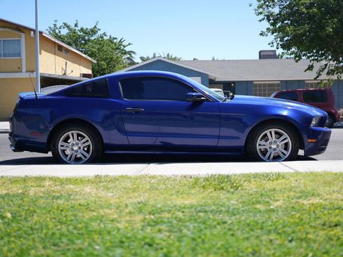 Used 2013 Ford Mustang Coupe w/ Security Pkg RWD image 13
