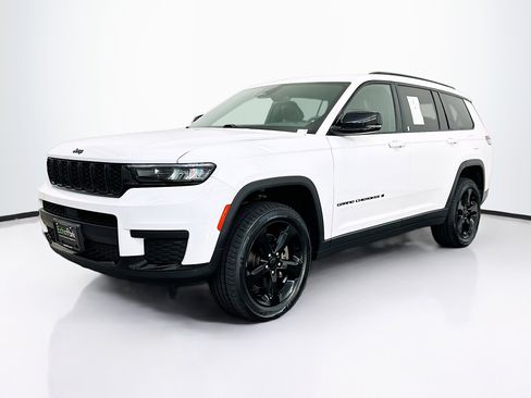 Used 2023 Jeep Grand Cherokee L Altitude image 3