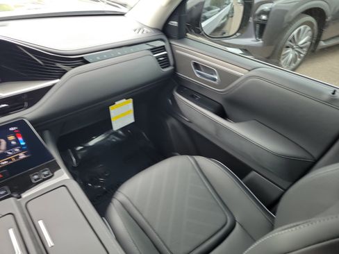 New 2026 INFINITI QX80 Luxe image 13