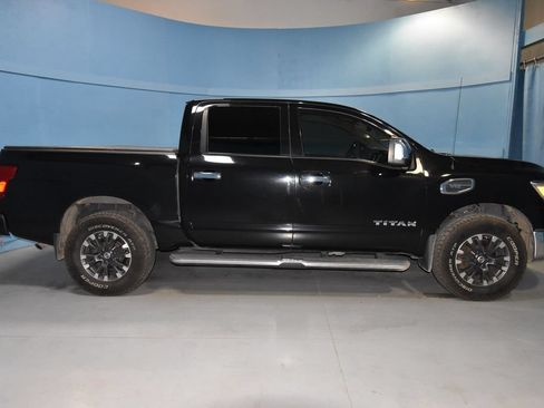 Used 2017 Nissan Titan SL w/ Off-Road Package AWD/4WD image 21