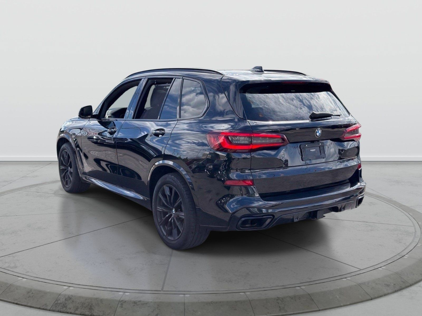 Used 2022 BMW X5 M50i w/ Executive Package AWD/4WD image 6