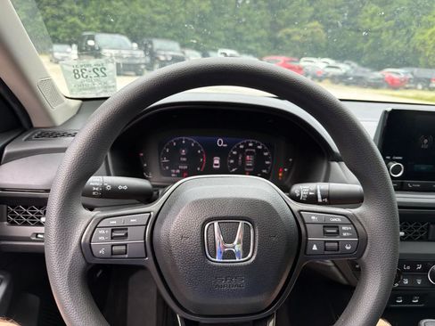 Used 2025 Honda Accord SE image 25