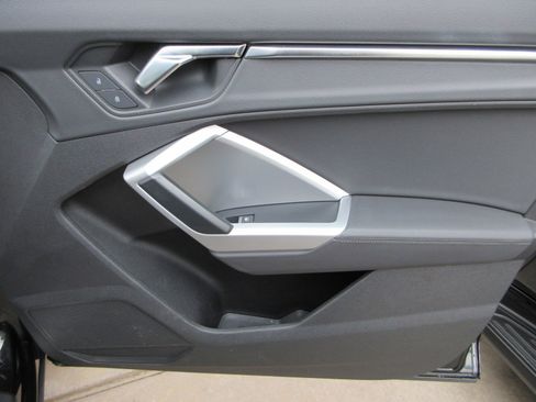 Used 2020 Audi Q3 2.0T Premium Plus image 25