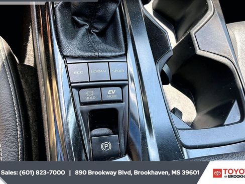 Used 2025 Toyota Camry SE w/ Convenience Package FWD image 22