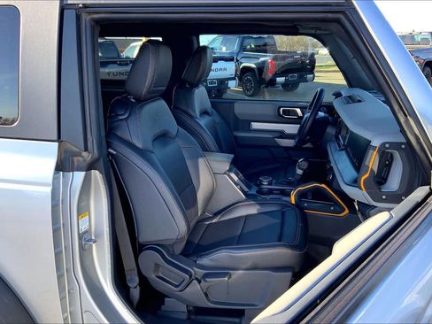 Used 2023 Ford Bronco Badlands image 9