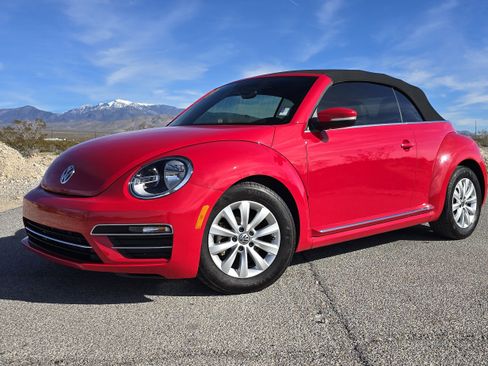 Used 2019 Volkswagen Beetle 2.0T S image 1