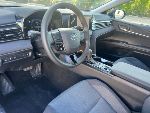 Used 2025 Toyota Camry LE w/ Convenience Package FWD image 8