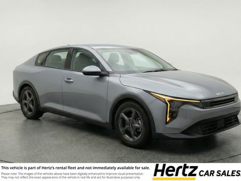 Used 2025 Kia K4 LXS image 1