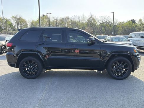 Used 2019 Jeep Grand Cherokee Altitude image 6