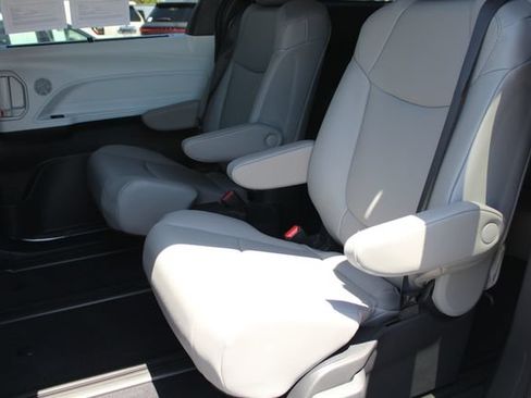 Certified 2026 Toyota Sienna XLE FWD image 84