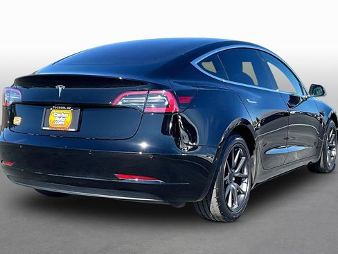 Used 2018 Tesla Model 3 Mid Range image 2