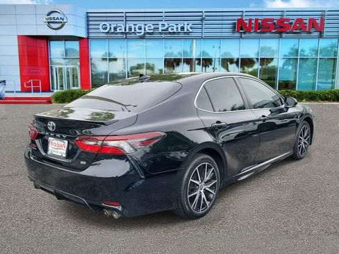 Used 2023 Toyota Camry SE FWD image 2