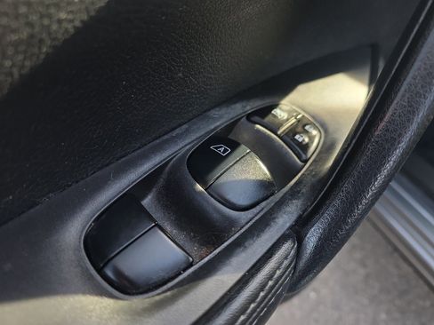 Used 2021 Nissan Rogue Sport SV image 22