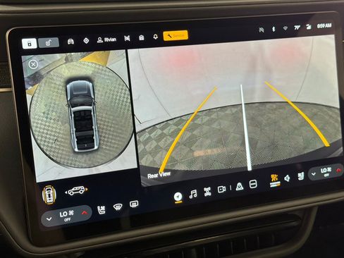 Used 2025 Rivian R1S Adventure AWD/4WD image 19