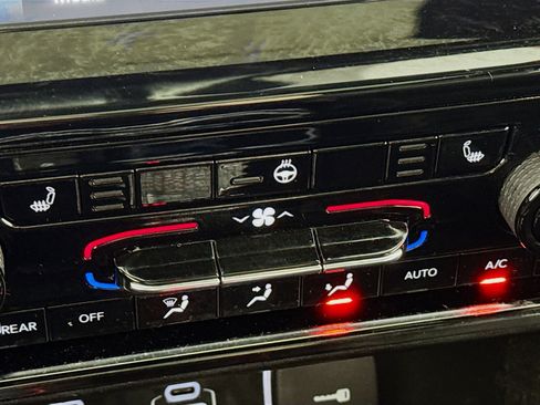 Used 2022 Jeep Grand Cherokee Altitude image 3