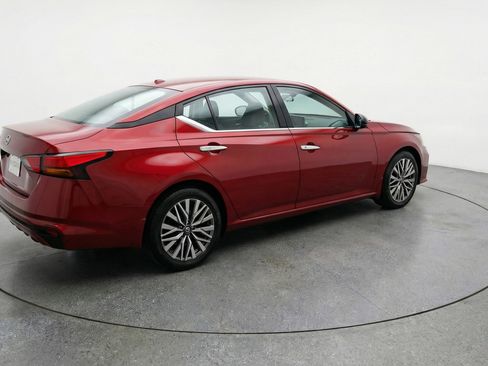 Used 2025 Nissan Altima 2.5 SV image 9