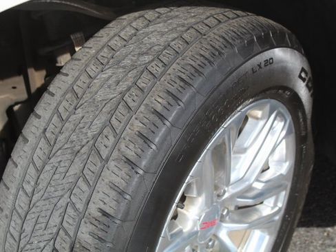 Used 2023 GMC Yukon SLT w/ SLT Luxury Package image 15