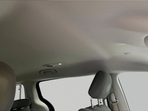 Used 2017 Chrysler Pacifica Touring image 28