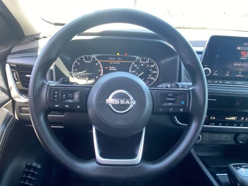 Used 2022 Nissan Rogue SV AWD/4WD image 14