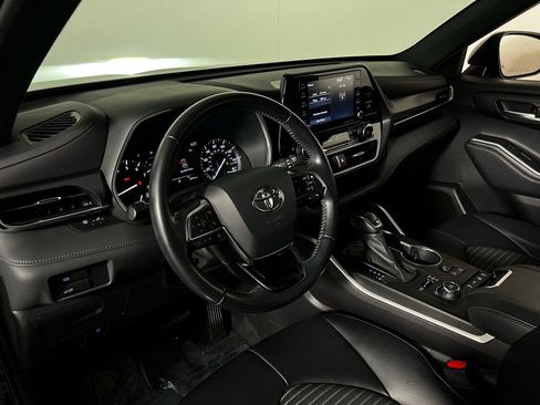 Certified 2021 Toyota Highlander XSE image 12