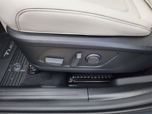 New 2025 Hyundai Tucson Limited image 18