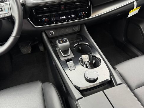 Used 2023 Nissan Rogue SV w/ SV Premium Package image 15