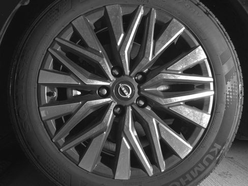 Used 2025 Nissan Altima 2.5 SV FWD image 9