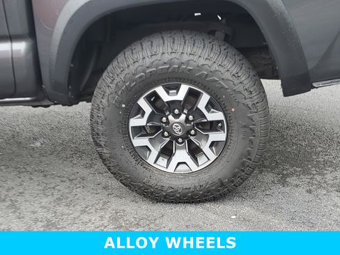 Used 2020 Toyota Tacoma TRD Off-Road image 9