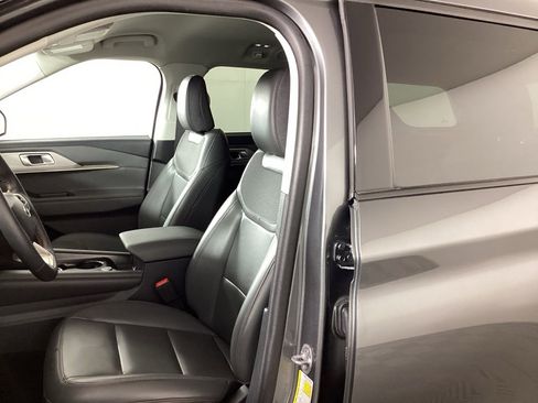 Used 2025 Ford Explorer Active w/ Active Comfort Package image 16