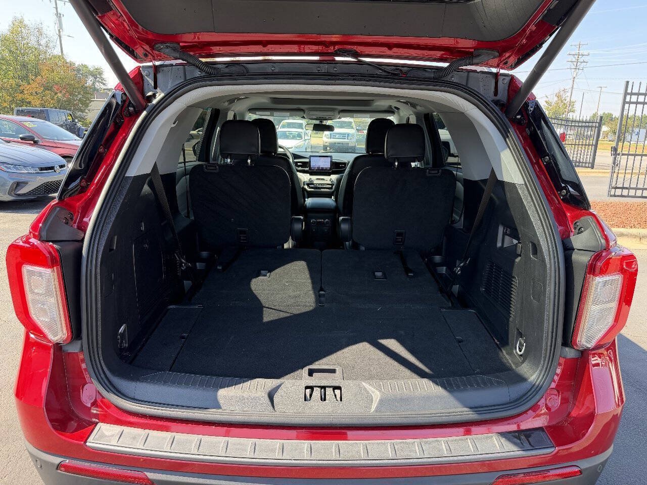 Used 2023 Ford Explorer XLT RWD image 10