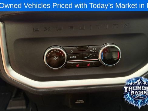 Used 2025 Ford Expedition Max Platinum AWD/4WD image 14