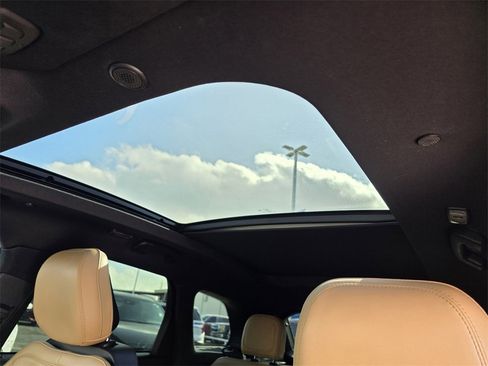 Used 2020 Lincoln Corsair Reserve w/ Rear Removable Package Tray image 18