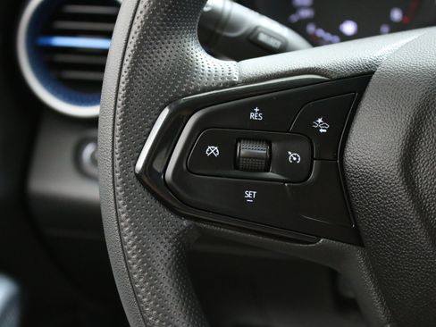 Certified 2025 Chevrolet Trax LS FWD image 14
