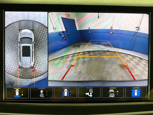 Used 2024 Cadillac XT6 Premium Luxury w/ Technology Package FWD image 18