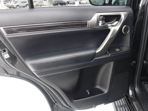 Used 2022 Lexus GX 460 Premium w/ Accessory Package AWD/4WD image 14