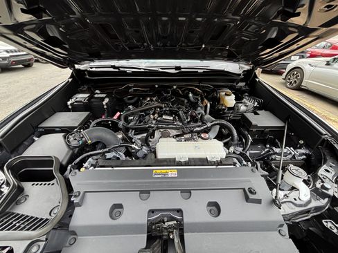 Used 2025 Toyota Tacoma TRD Off-Road AWD/4WD image 32