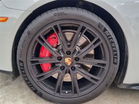 Used 2019 Porsche Panamera GTS image 10