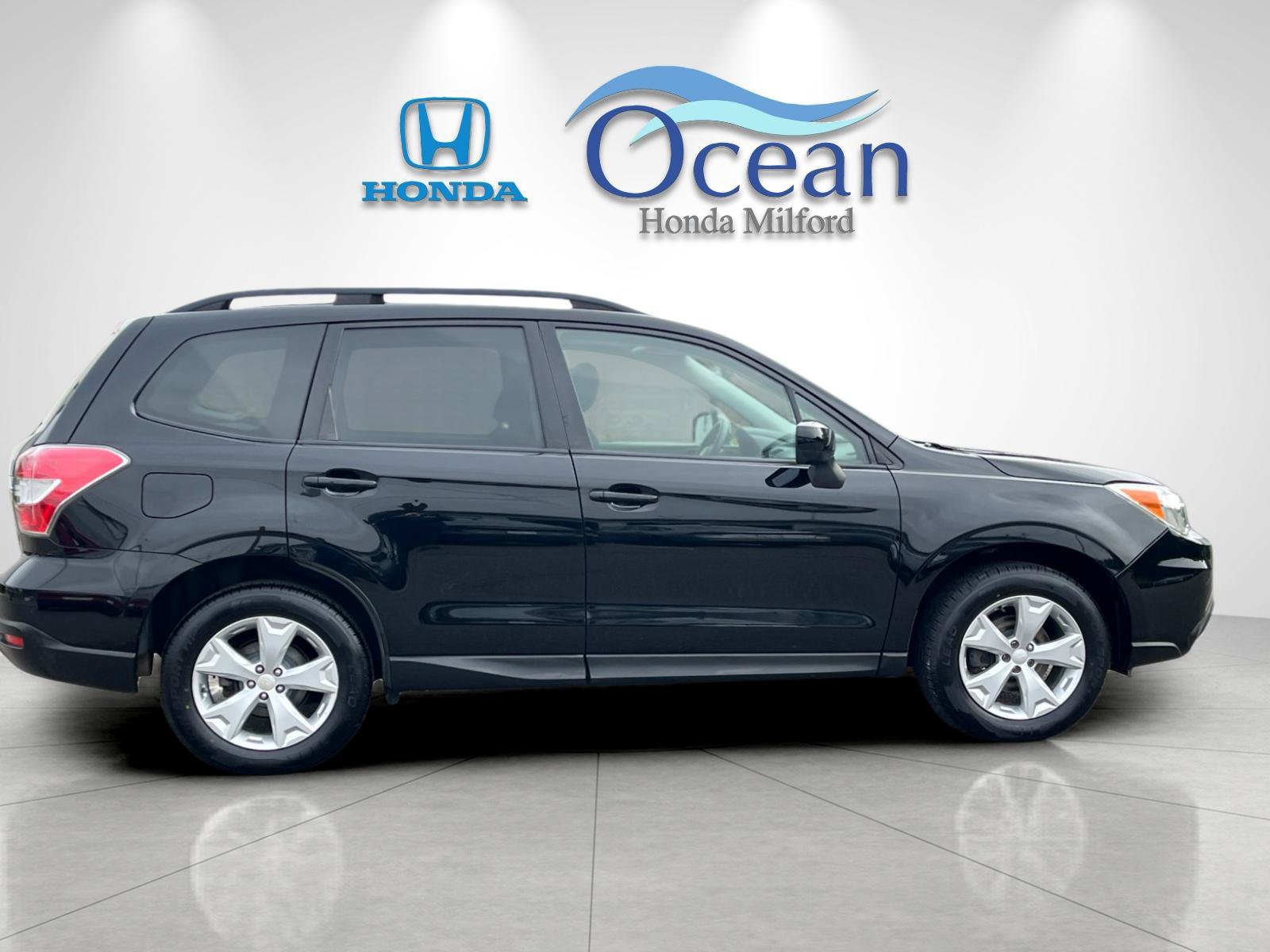 Used 2015 Subaru Forester 2.5i Premium w/ All-Weather Package AWD/4WD image 2