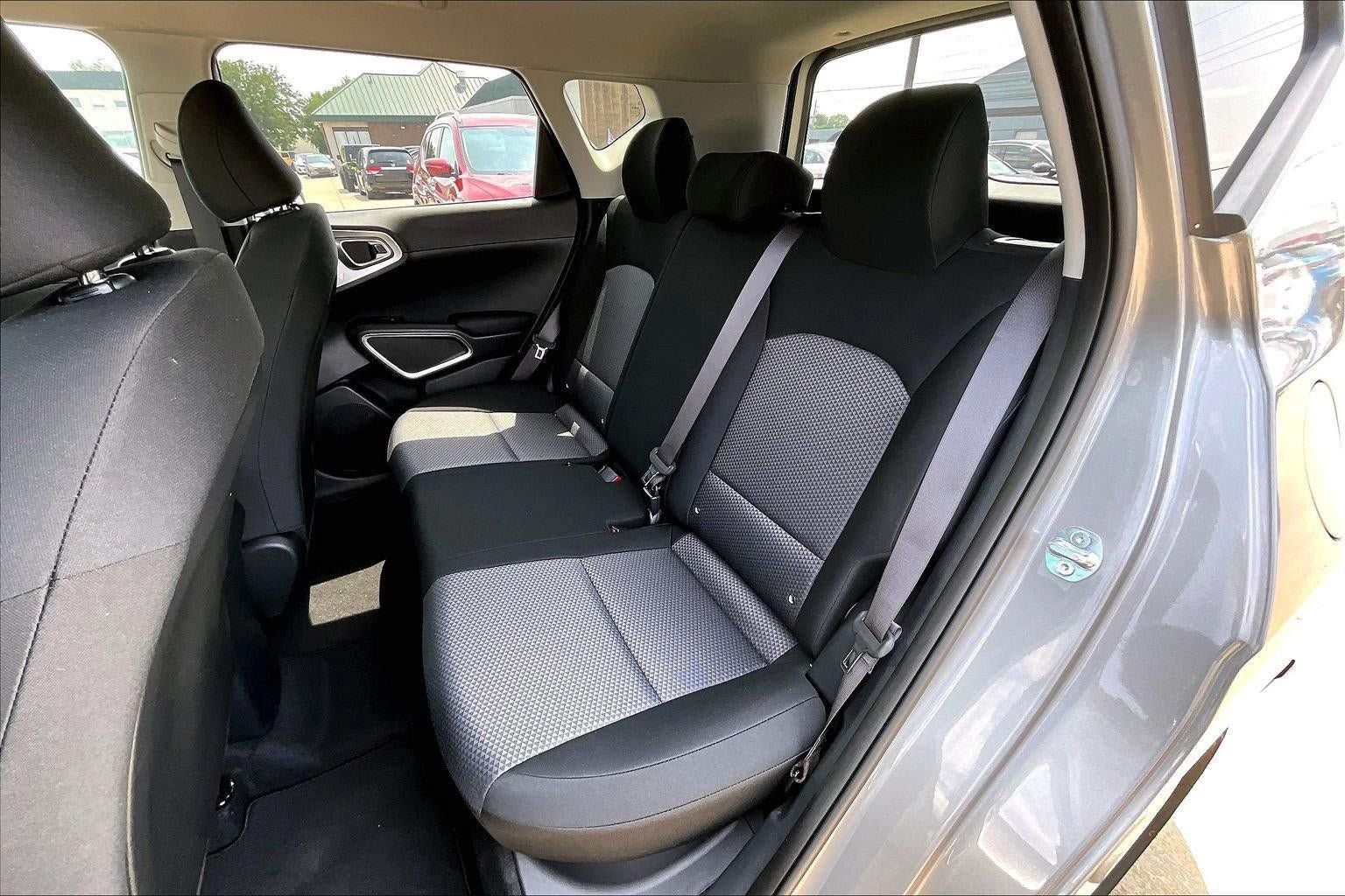 Used 2025 Kia Soul LX w/ LX Technology Package FWD image 21