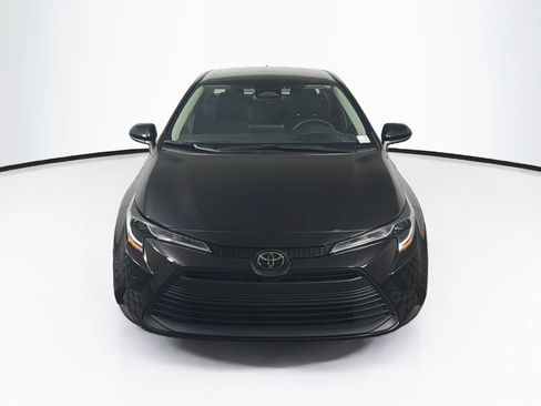 Used 2025 Toyota Corolla LE FWD image 2