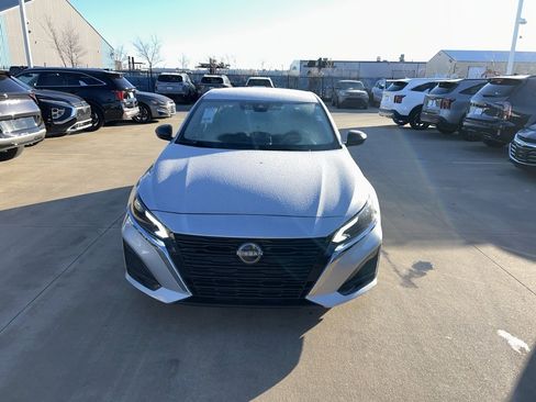 Used 2024 Nissan Altima 2.5 SV image 5