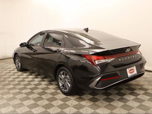 Used 2024 Hyundai Elantra SEL image 3