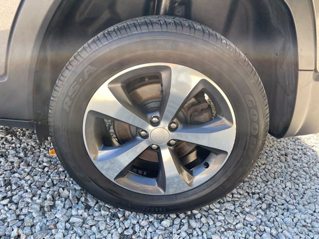Used 2019 Jeep Cherokee Limited w/ Luxury Group AWD/4WD image 19