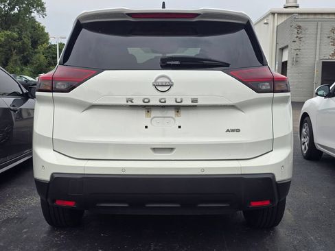 Used 2024 Nissan Rogue S AWD/4WD image 6